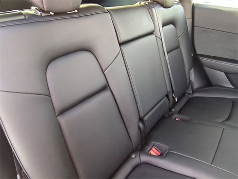 Used 2022 Tesla Model Y Long Range image 33