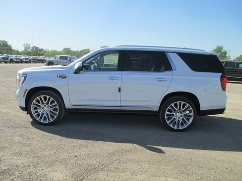 New 2026 GMC Yukon Denali w/ Denali Reserve Package AWD/4WD image 6