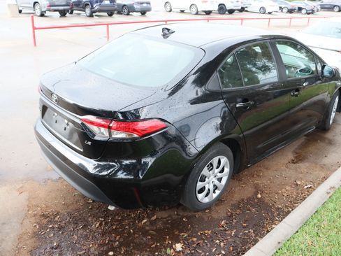 Used 2024 Toyota Corolla LE image 9