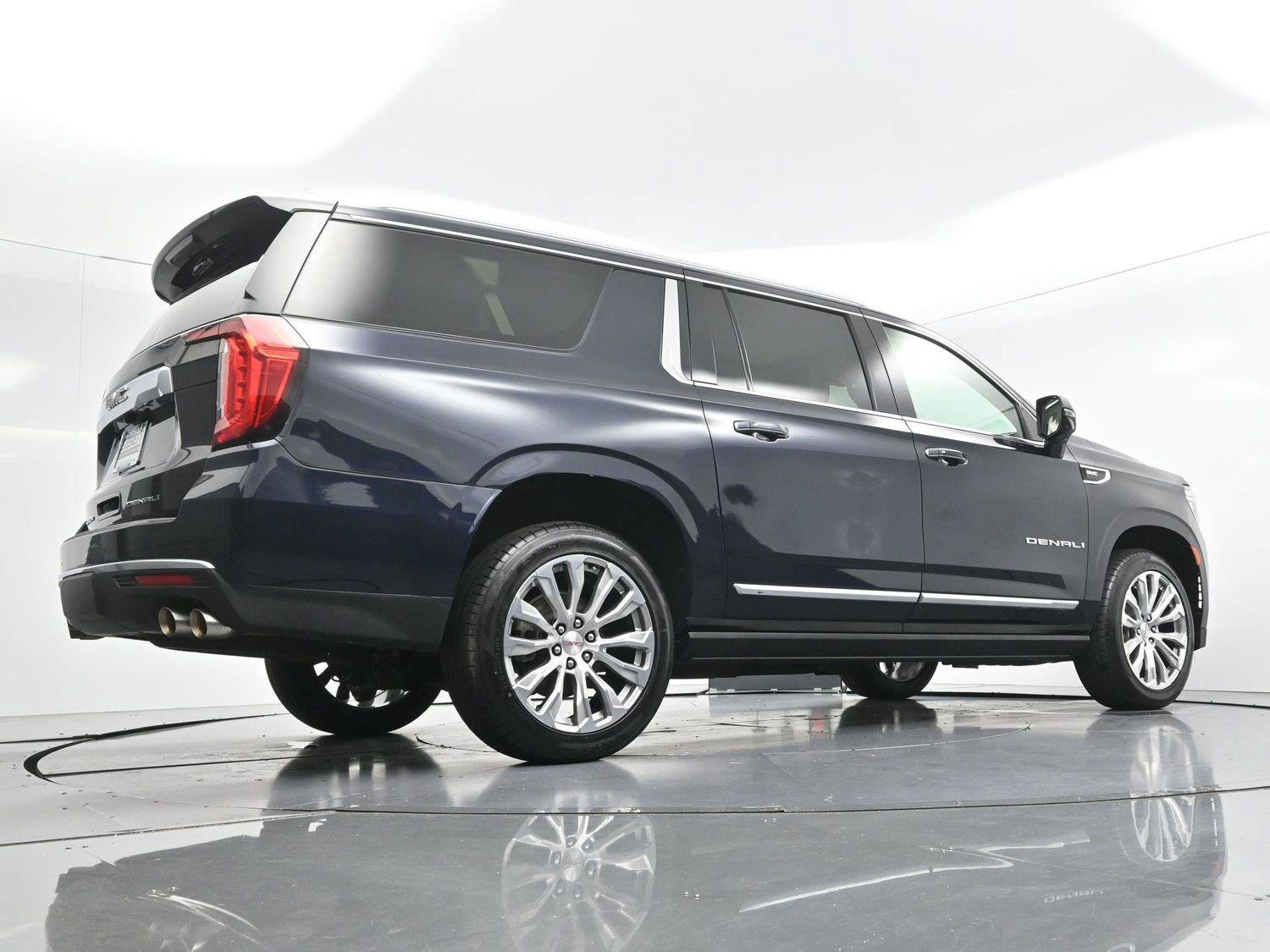 Used 2023 GMC Yukon XL Denali AWD/4WD image 57