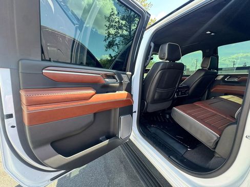 Used 2024 GMC Sierra 2500 Denali Ultimate AWD/4WD image 13