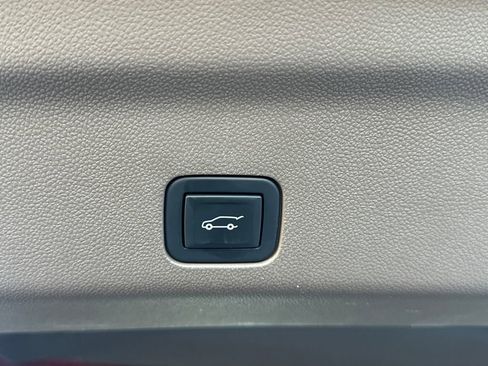 Used 2021 GMC Yukon Denali w/ Denali Premium Package image 41