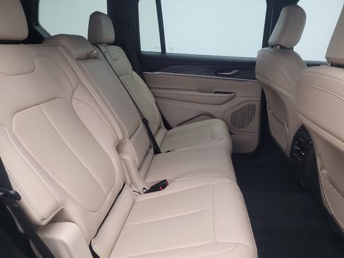 Used 2023 Jeep Grand Cherokee L Limited AWD/4WD image 19