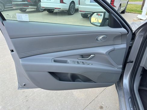 New 2025 Hyundai Elantra SEL image 10