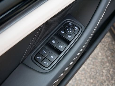 New 2025 Porsche Panamera 4 image 9