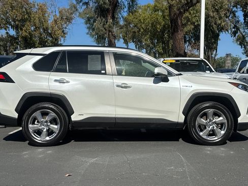 Used 2020 Toyota RAV4 Limited AWD/4WD image 4
