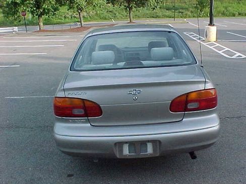 Used 1999 Chevrolet Prizm w/ Preferred Equipment Group 3 FWD image 6