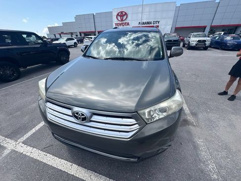 Used 2011 Toyota Highlander Limited w/ Tow Pkg FWD image 6