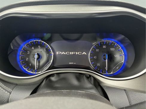 Used 2024 Chrysler Pacifica Limited w/ S Appearance Package AWD/4WD image 25