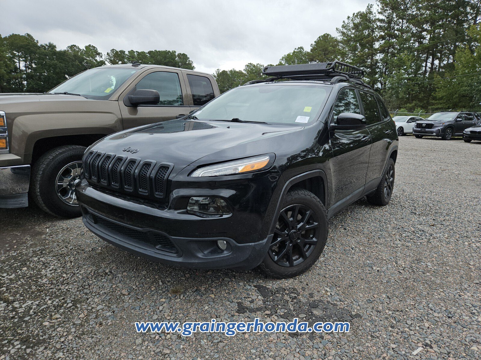 Used 2018 Jeep Cherokee Latitude Plus w/ Comfort/Convenience Group FWD image 2
