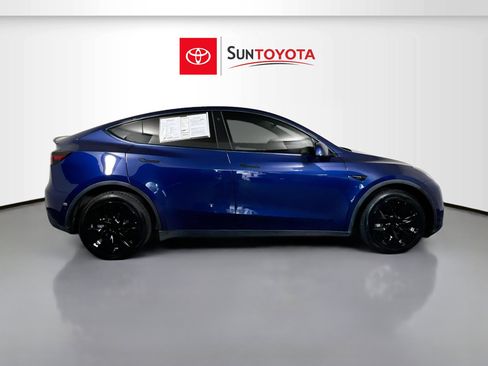 Used 2022 Tesla Model Y Long Range image 2