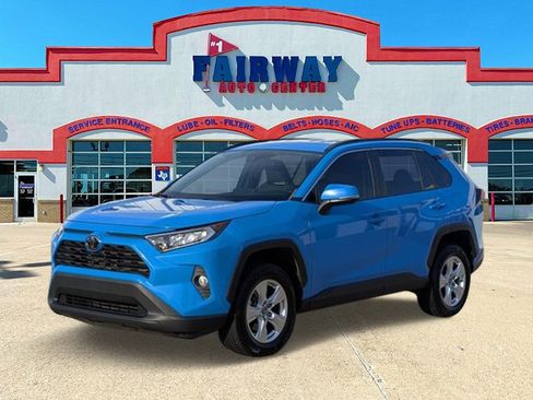 Used 2021 Toyota RAV4 XLE image 1