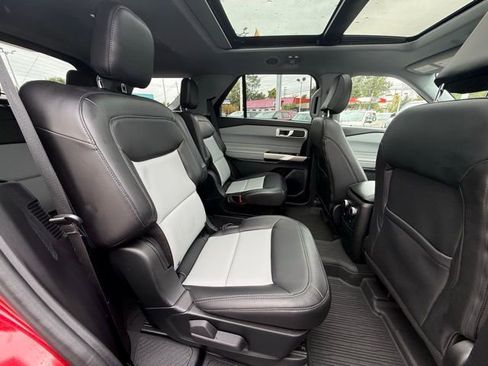 Used 2022 Ford Explorer XLT w/ Equipment Group 202A image 20