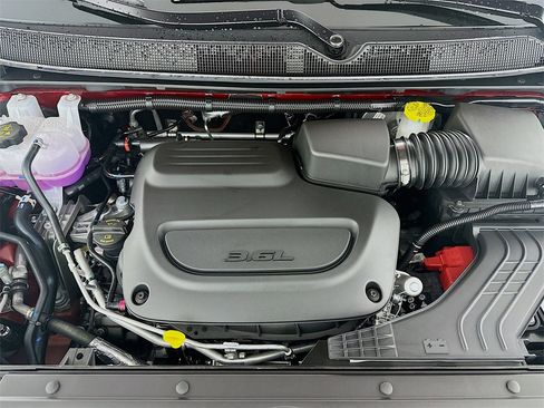 New 2026 Chrysler Pacifica Limited w/ Uconnect Theater Family Group image 18