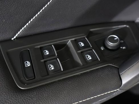 Used 2022 Volkswagen Tiguan SE R-Line image 39