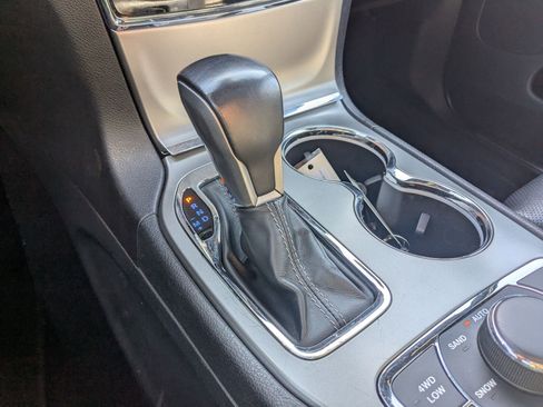 Used 2020 Jeep Grand Cherokee Overland image 27