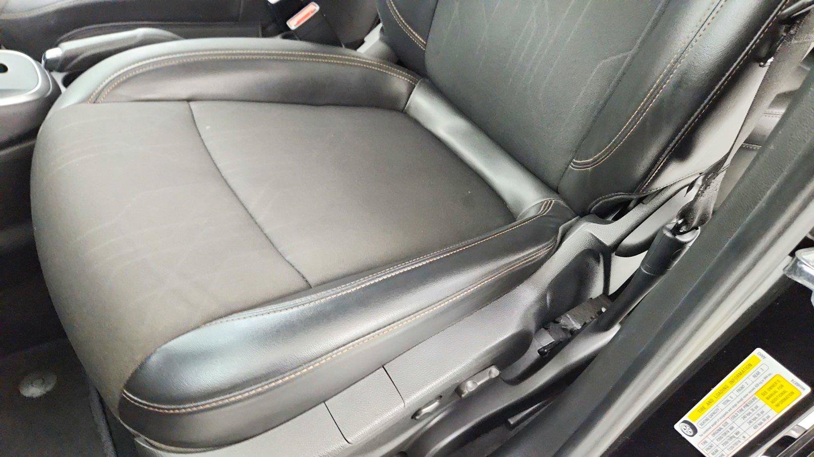 Used 2022 Chevrolet Trax LT w/ LT Convenience Package AWD/4WD image 14