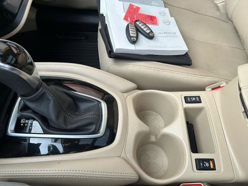 Used 2019 Nissan Rogue SL w/ Premium Package image 19