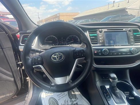 Used 2016 Toyota Highlander XLE AWD/4WD image 12