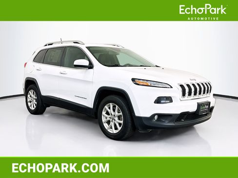 Used 2018 Jeep Cherokee Latitude Plus w/ Cold Weather Group AWD/4WD image 1