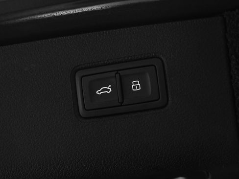 Used 2022 Bentley Bentayga image 12