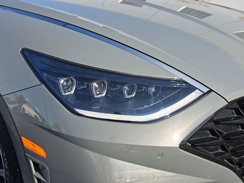 Used 2021 Hyundai Sonata Limited w/ Preferred Accessory Package image 11