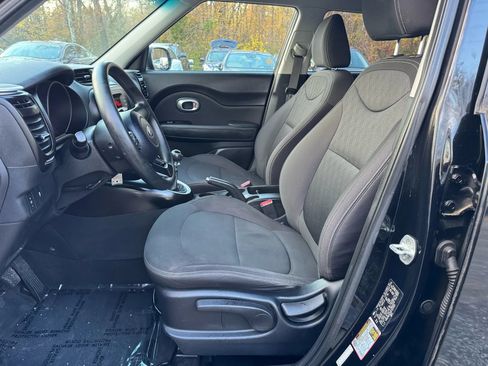 Used 2016 Kia Soul FWD image 12