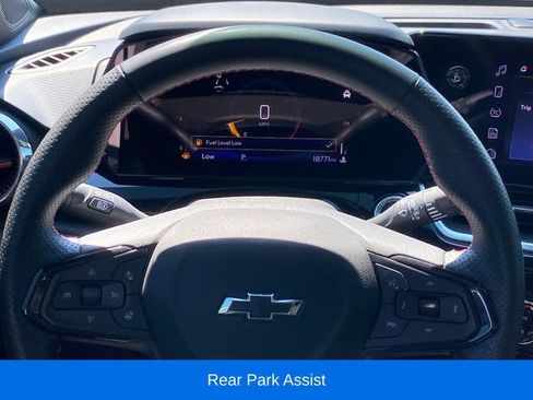 Certified 2024 Chevrolet Trax RS w/ Sunroof Package FWD image 8