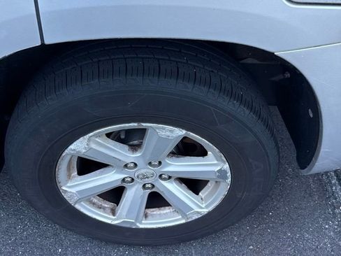 Used 2010 Toyota Highlander SE AWD/4WD image 6
