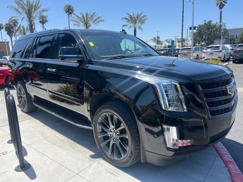 Used 2019 Cadillac Escalade ESV Luxury w/ Escalade Sport Edition AWD/4WD image 7