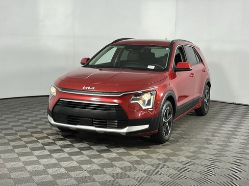 Used 2023 Kia Niro EX image 3