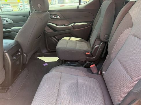 Used 2023 Chevrolet Traverse LT FWD image 10