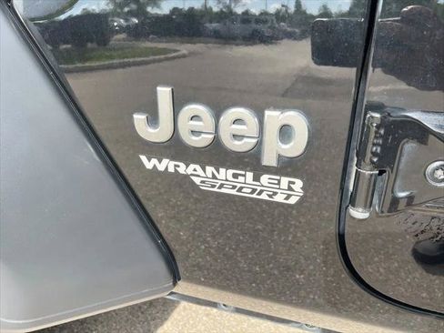 Certified 2018 Jeep Wrangler Sport AWD/4WD image 35