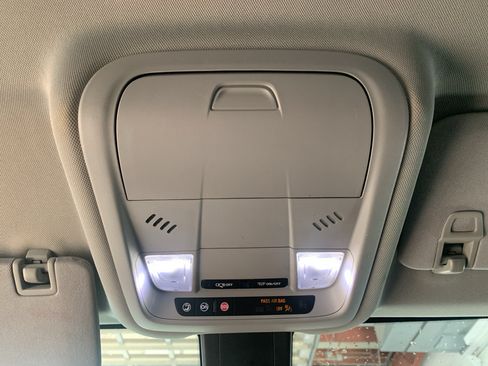 Used 2020 Chevrolet Equinox LT FWD image 24