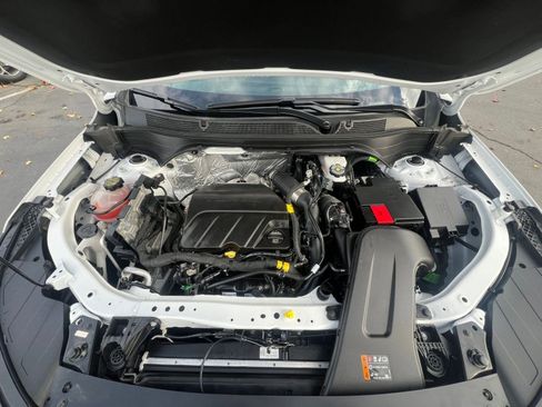 Used 2025 Chevrolet Trax LT image 32