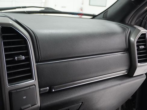 Used 2021 Ford Expedition XLT image 29