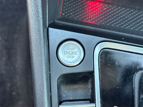 Used 2020 Volkswagen Jetta SEL image 31