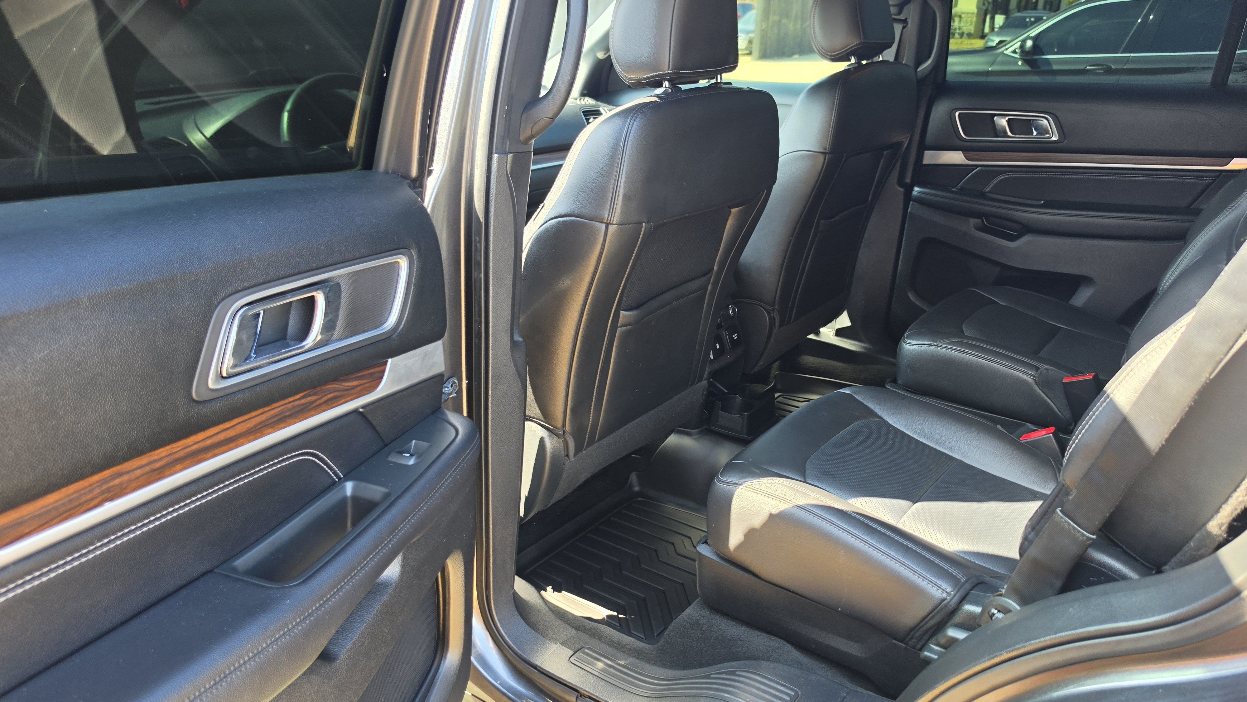 Used 2017 Ford Explorer Limited w/ Equipment Group 301A AWD/4WD image 19