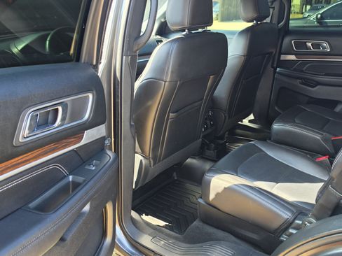 Used 2017 Ford Explorer Limited w/ Equipment Group 301A AWD/4WD image 19