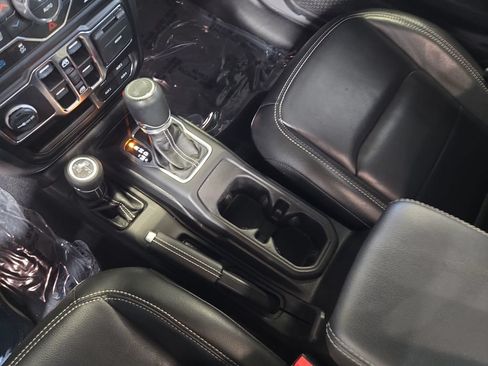 Used 2023 Jeep Wrangler Unlimited Sahara w/ Cold Weather Group AWD/4WD image 27
