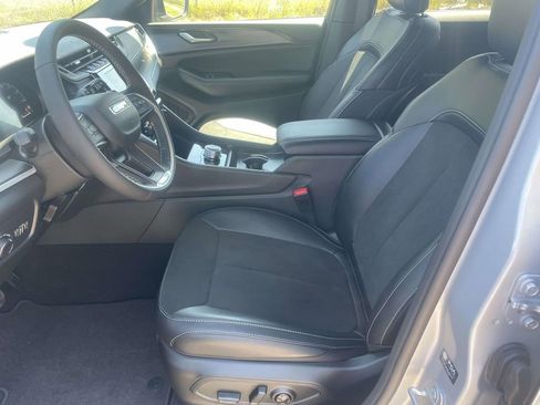 New 2025 Jeep Grand Cherokee Altitude AWD/4WD image 42