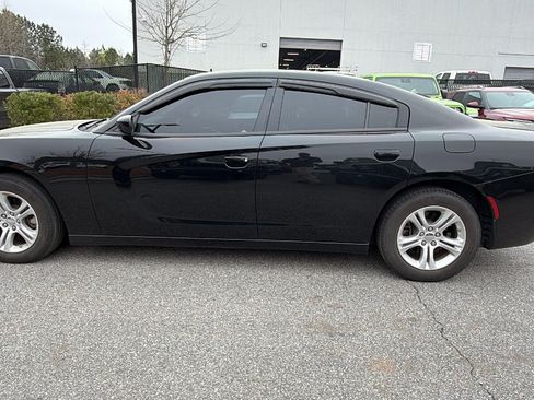 Used 2022 Dodge Charger SXT w/ Driver Convenience Group RWD image 11