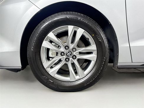 Used 2023 Toyota Sienna Limited FWD image 45