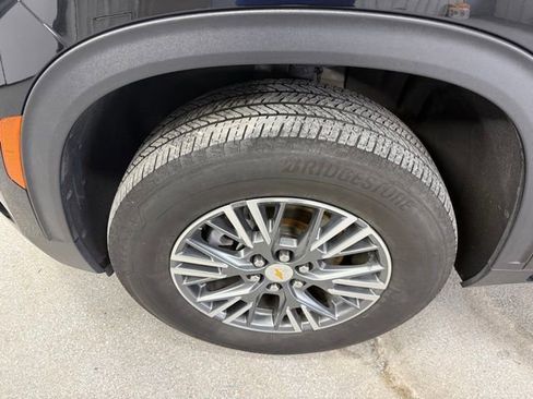 Used 2024 Chevrolet Traverse LT image 12