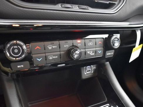 New 2026 Jeep Compass Latitude w/ Sun and Sound Group image 26