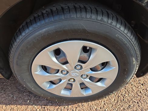 Used 2017 Hyundai Accent SE image 11