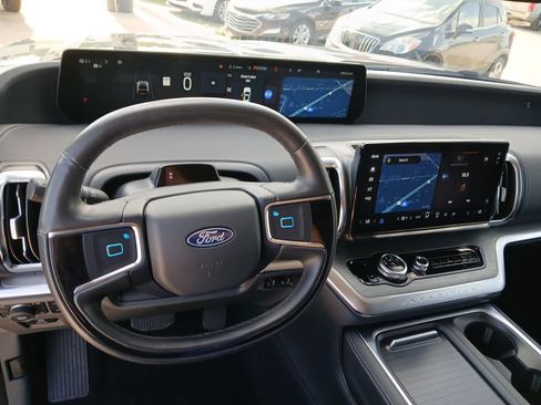 Used 2025 Ford Expedition Platinum AWD/4WD image 30