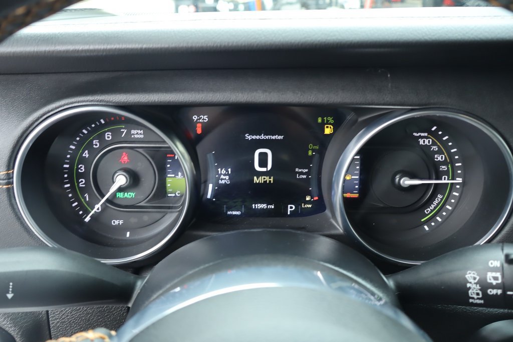 Used 2022 Jeep Wrangler Unlimited Sahara AWD/4WD image 23