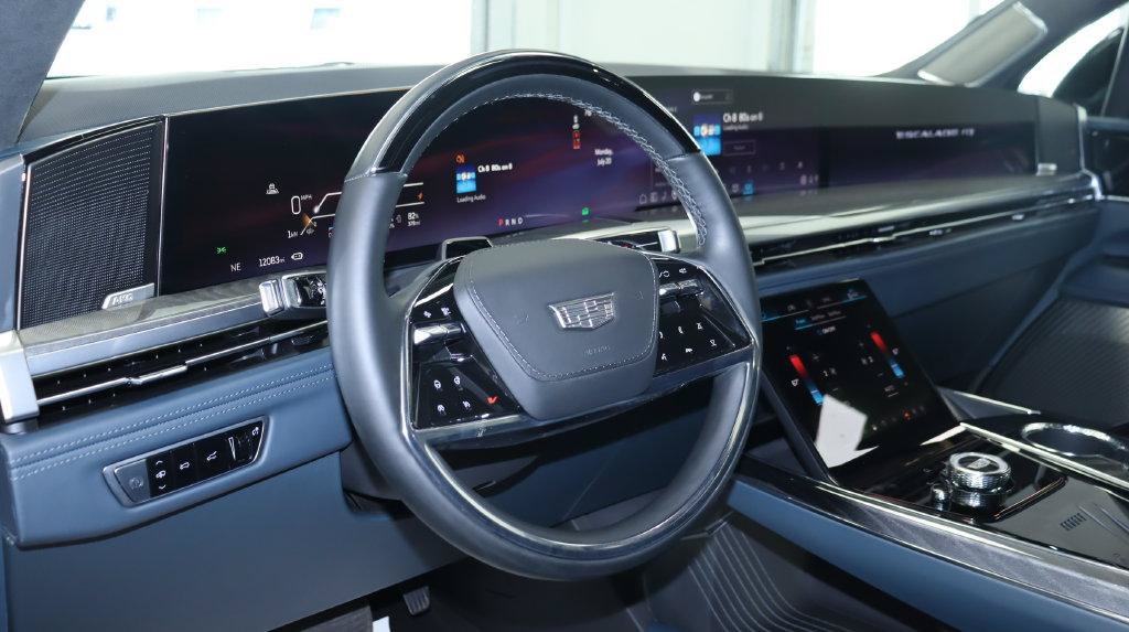Certified 2025 Cadillac Escalade IQ Sport 2 w/ LPO, ONYX Package AWD/4WD image 26