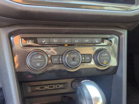 Used 2019 Volkswagen Tiguan SE w/ Panoramic Sunroof Package FWD image 20
